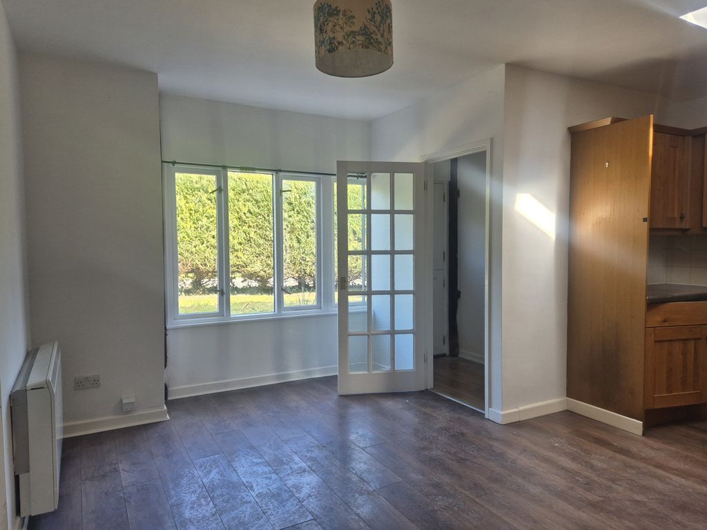 Property photo 2 of 5 Living Room
