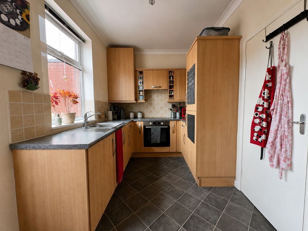 Property photo 3 of 8 Kitchen