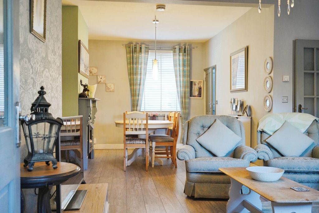 Property photo 3 of 17 Pbox-Img.Jpg