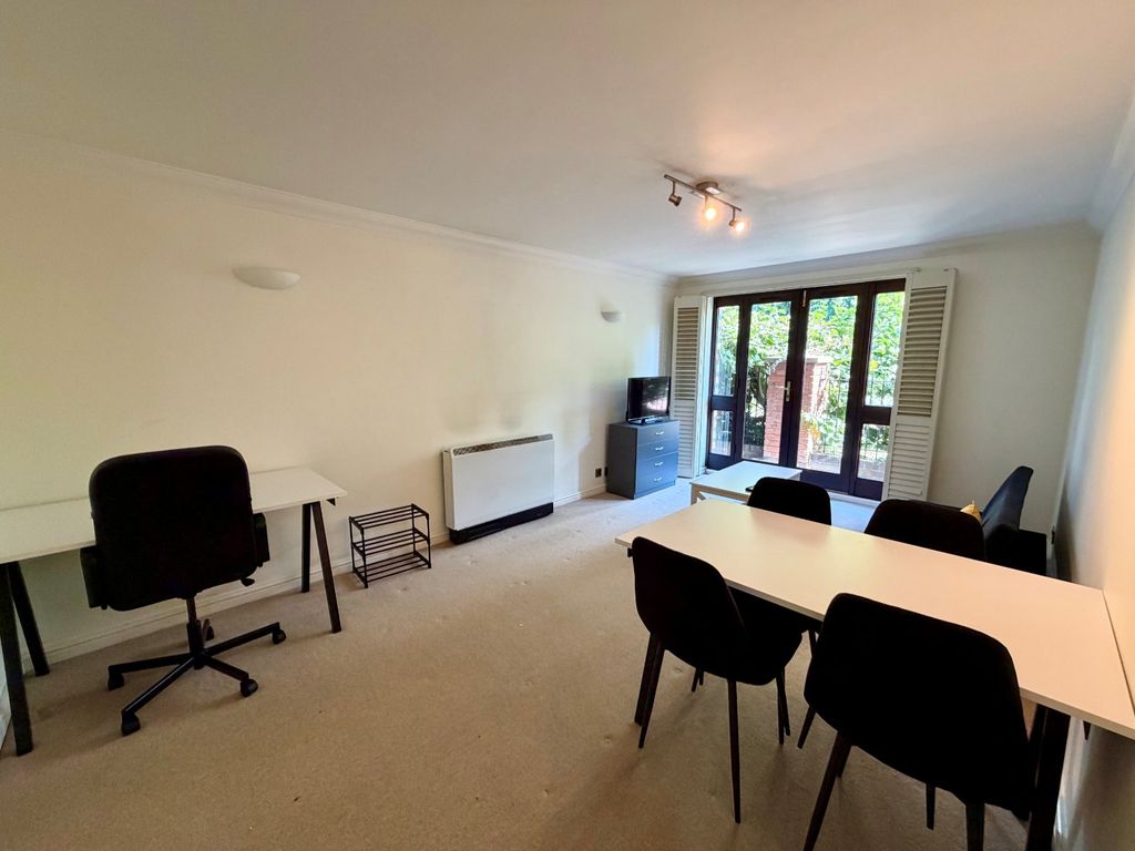 Property photo 2 of 8 Picture No. 24