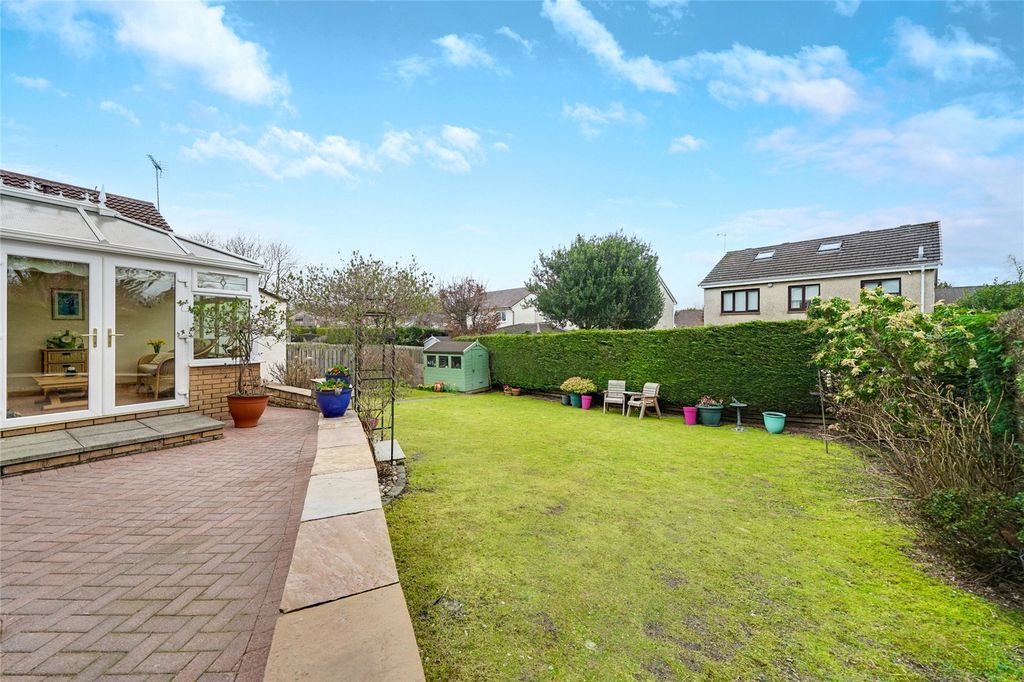 Property photo 2 of 24 Gardens