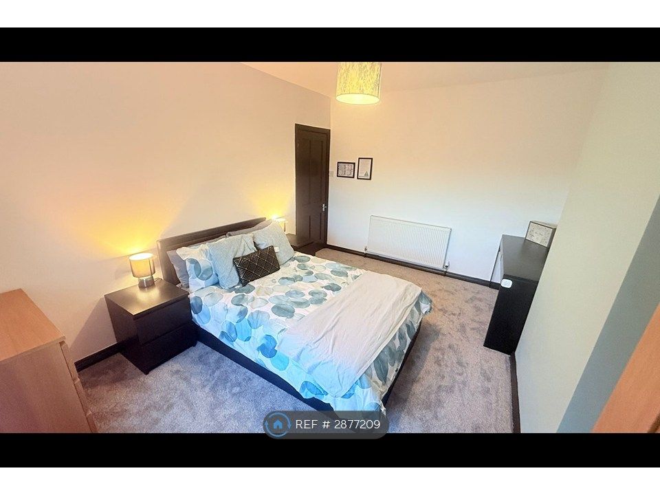 Property photo 2 of 14 Room 2-1st Floor x Large Double, Single Occupant