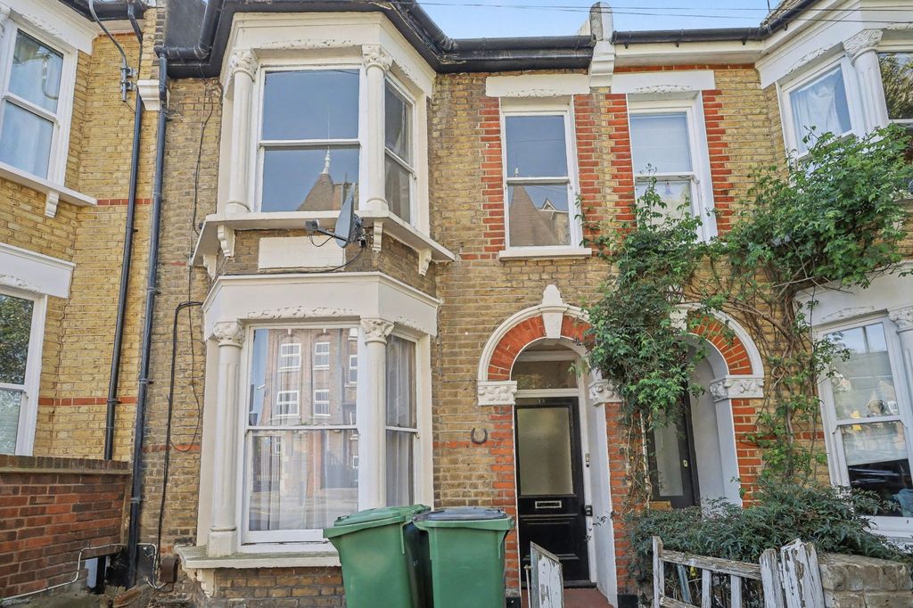 Property photo 1 of 26 Ground & First Floor Flats, 19 Halstow Road, Greenwich, London, Se10 0Ld