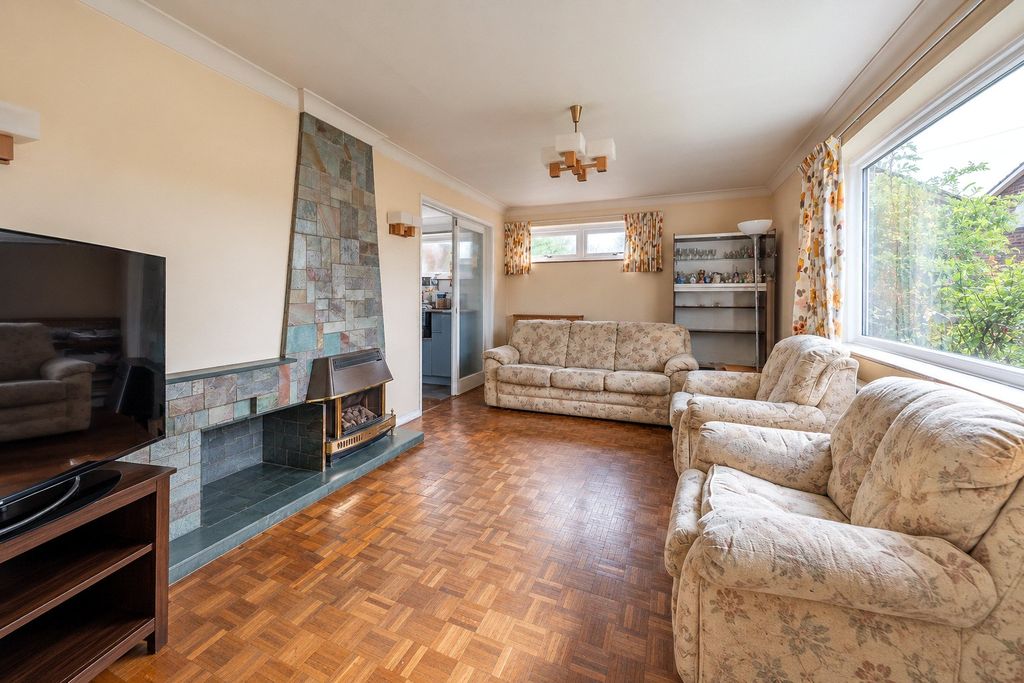 Property photo 2 of 17 Picture No. 16