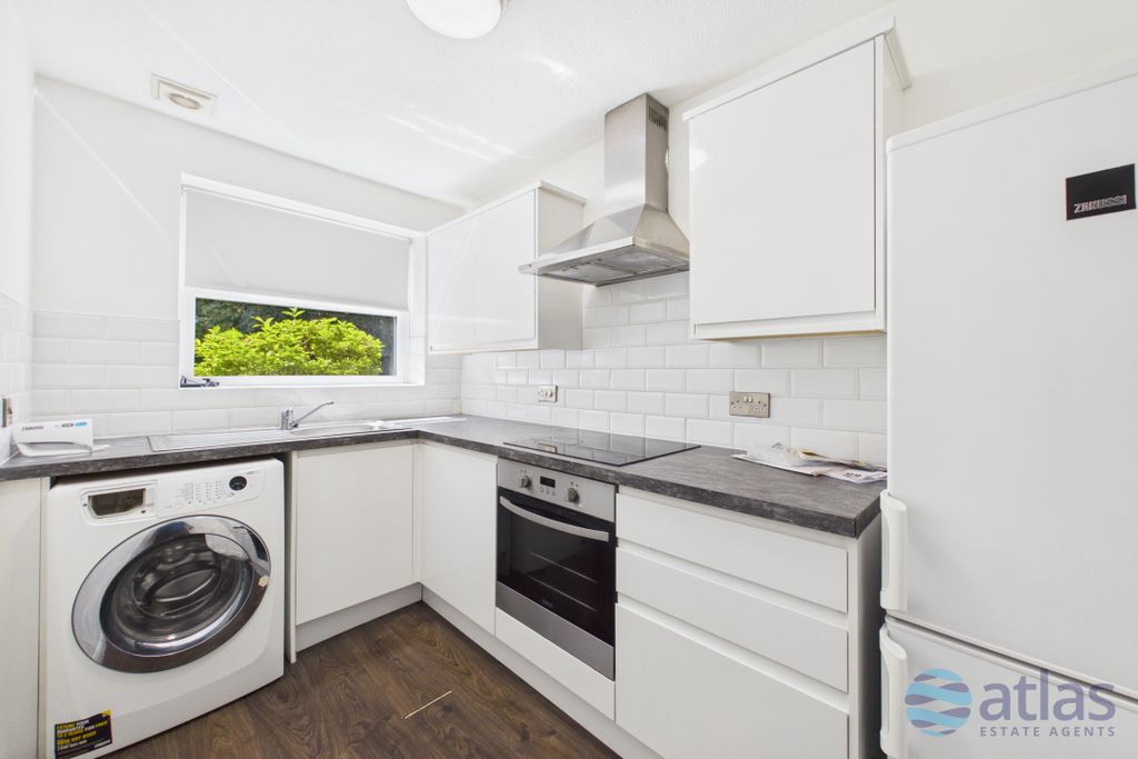 Property photo 2 of 9 Kitchen