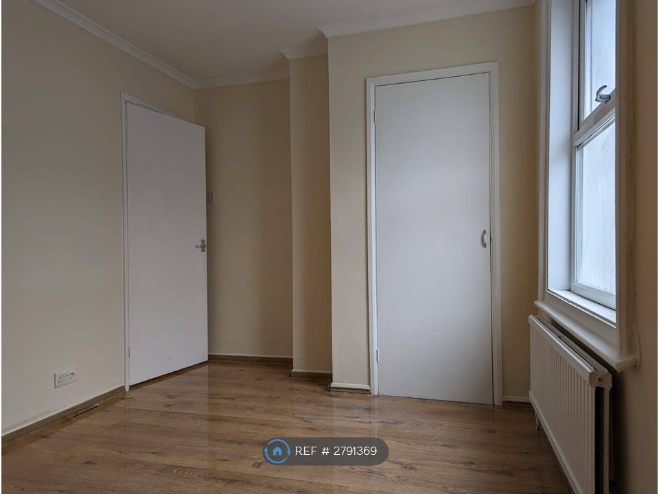 Property photo 1 of 13 Bedroom 1