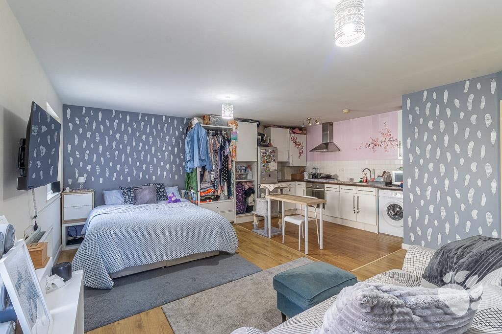 1 bed flat for saleWellands Apartments, Berdens, Basildon SS16 photo 5