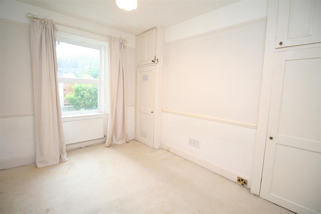 Property photo 3 of 7 Double Bedroom