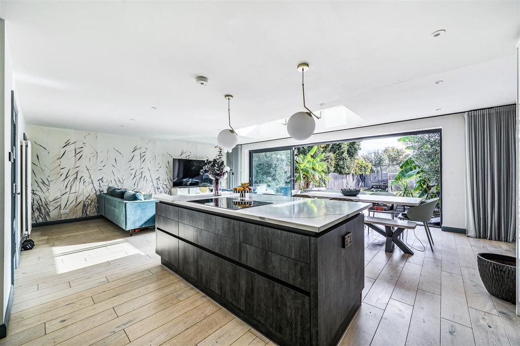 Property photo 3 of 19 Open Plan