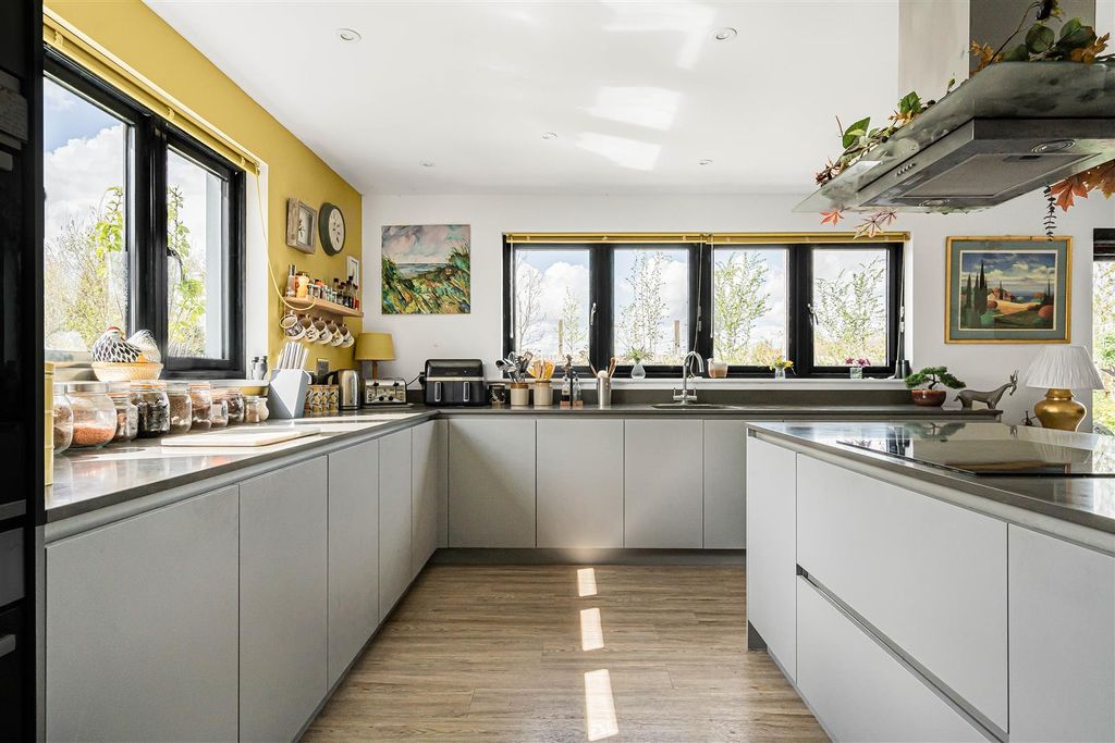 Property photo 2 of 36 33_78603.Jpg