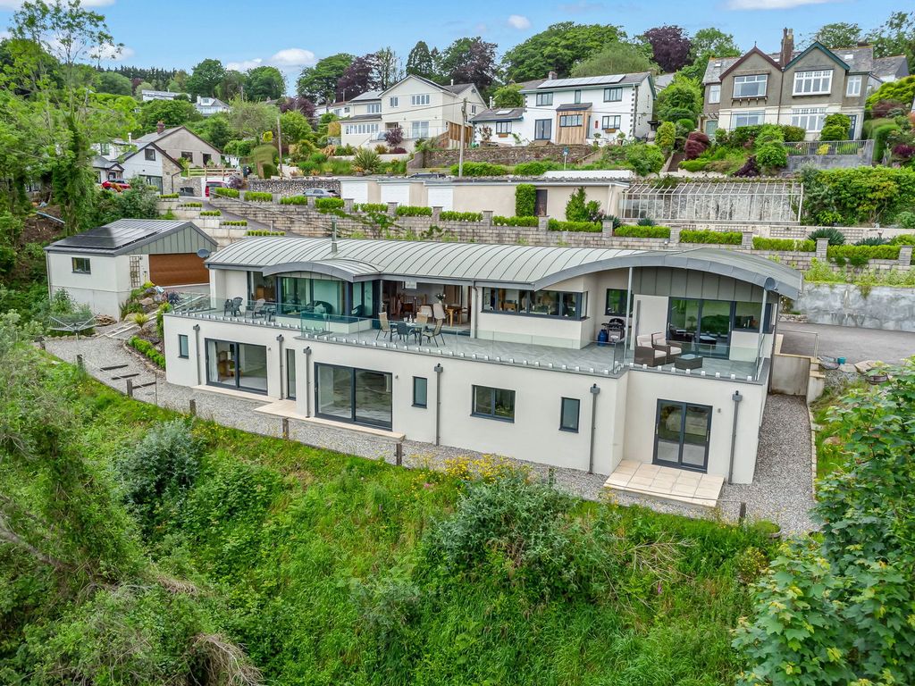 Property photo 1 of 34