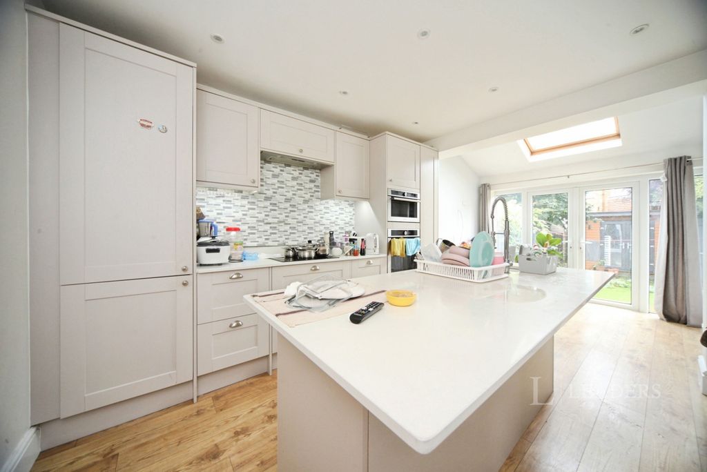 Property photo 2 of 8 Pbox-Img.Jpg