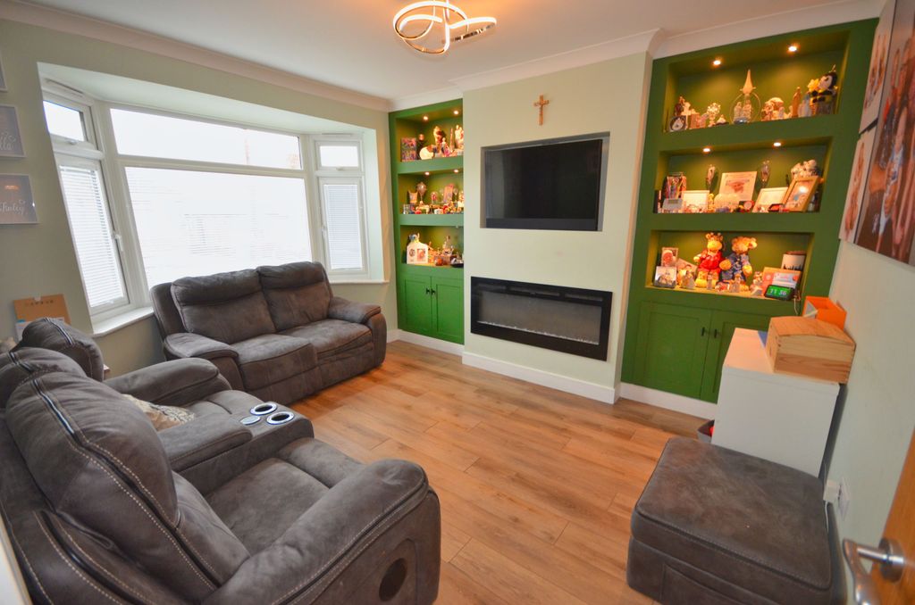 Property photo 2 of 21