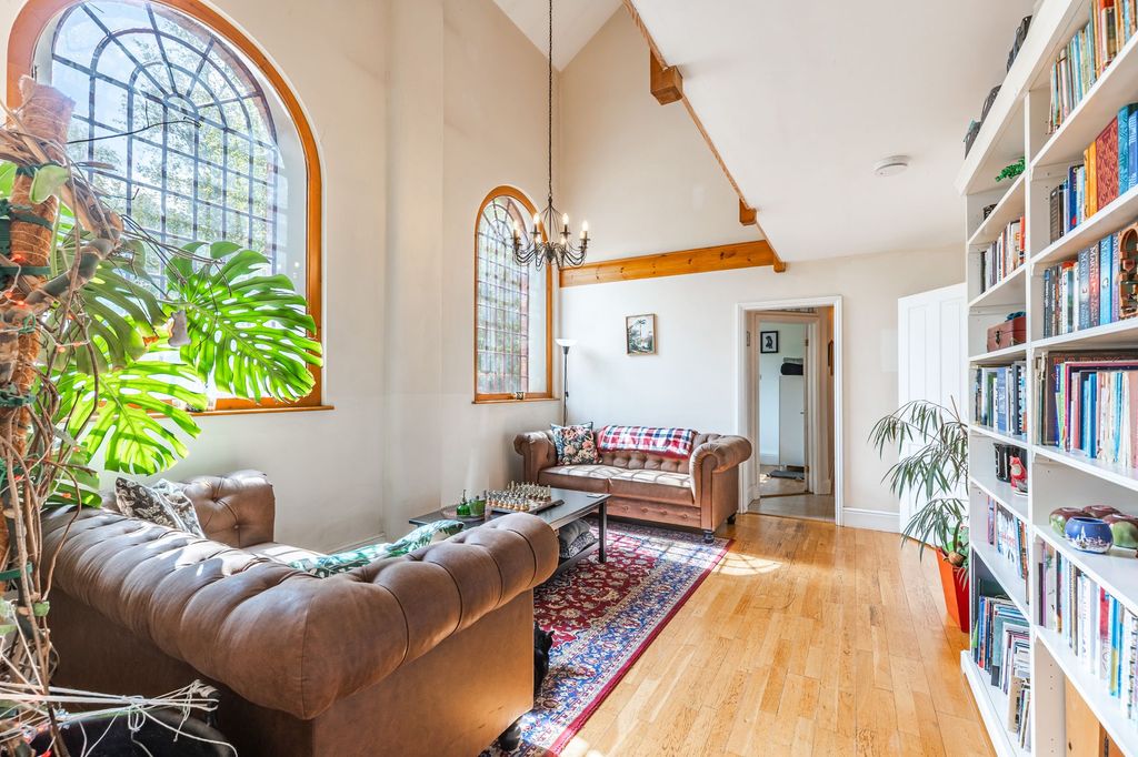Property photo 2 of 26