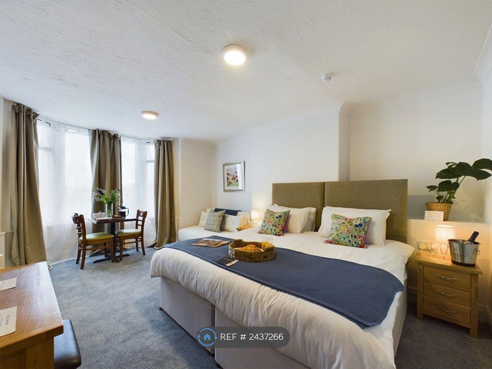 Property photo 3 of 35 Room 3: King/Twin Bed