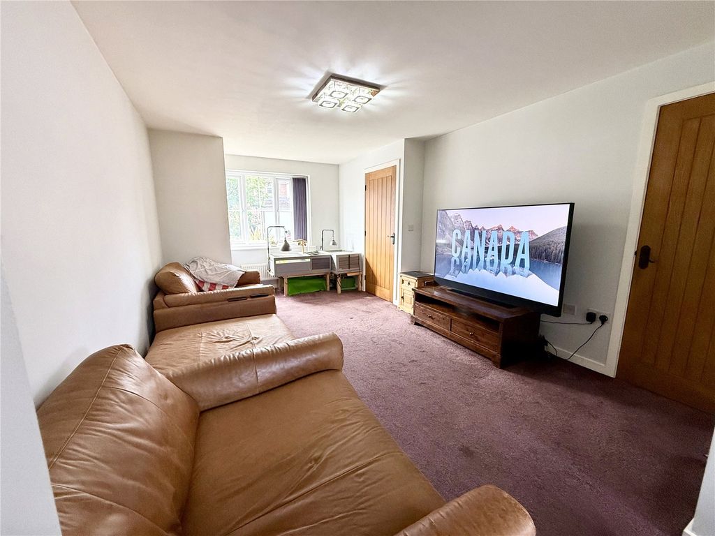Property photo 2 of 20 Picture No. 16