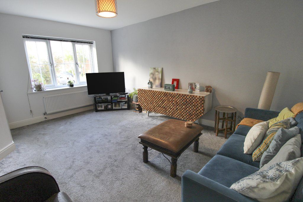 Property photo 2 of 16 Lounge