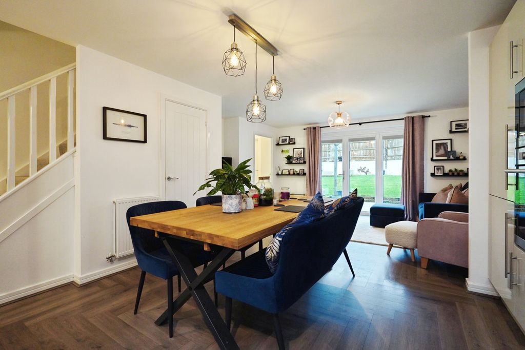 Property photo 2 of 20 Dining Area