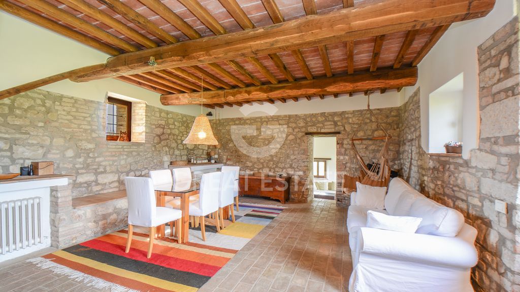 Property photo 2 of 30 Interiors