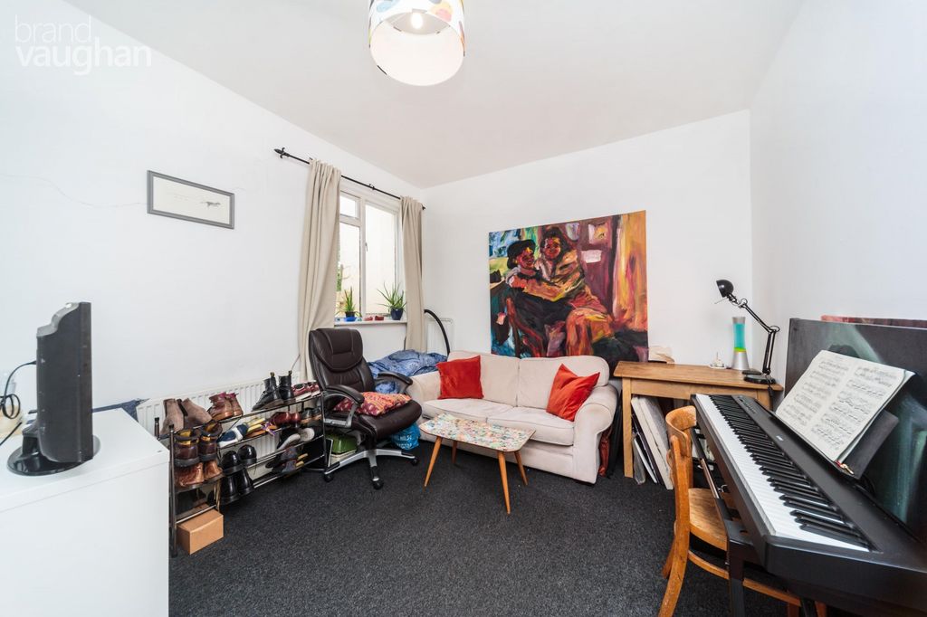 Property photo 2 of 5 Lounge