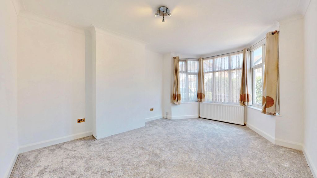 Property photo 2 of 23