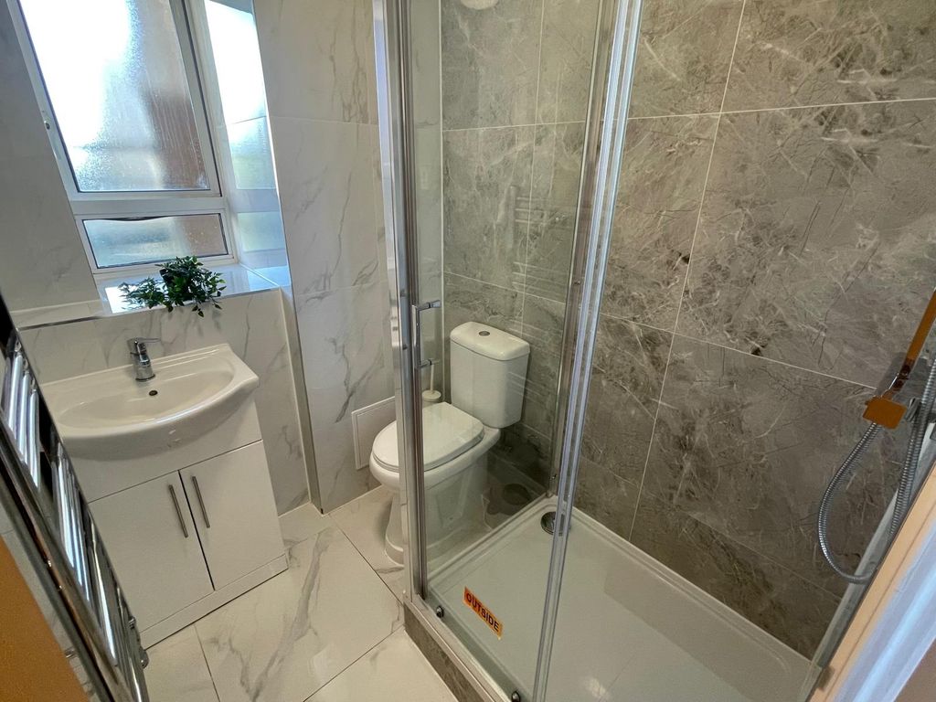 Property photo 3 of 25