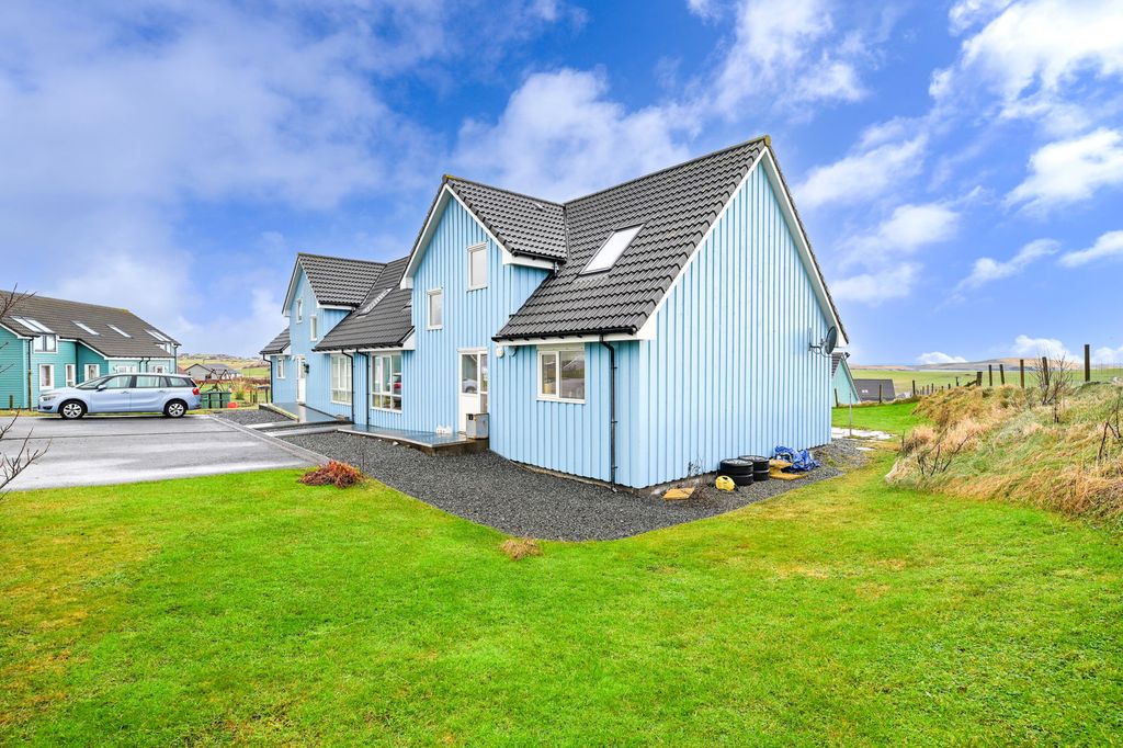 Property photo 2 of 40