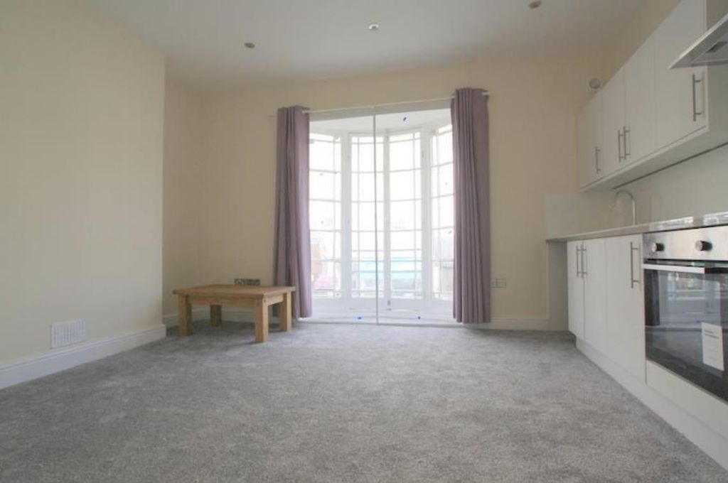 Property photo 2 of 6 Bedroom