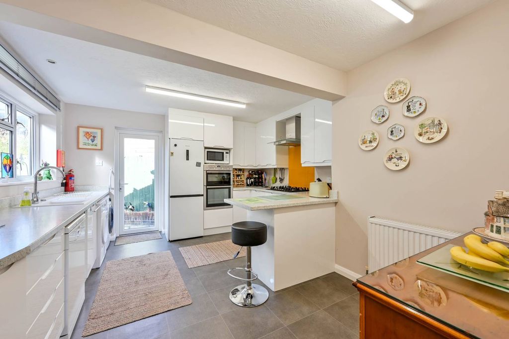 Property photo 3 of 23