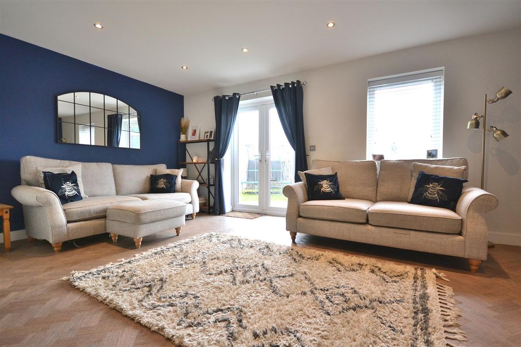 Property photo 2 of 24 Living Room