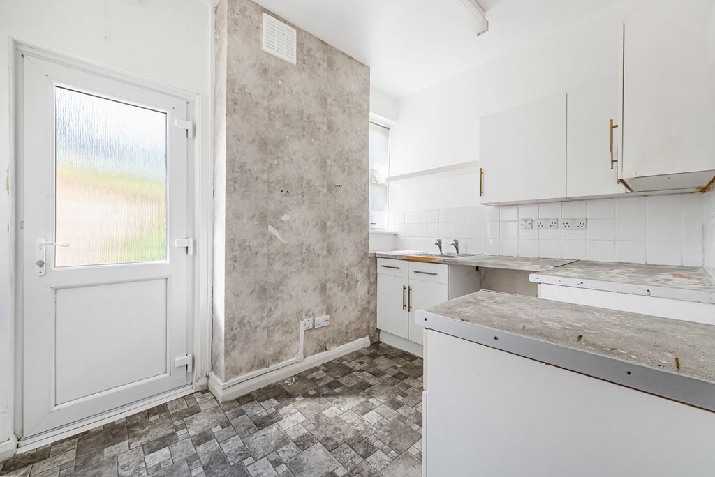 Property photo 3 of 13 Kitchen