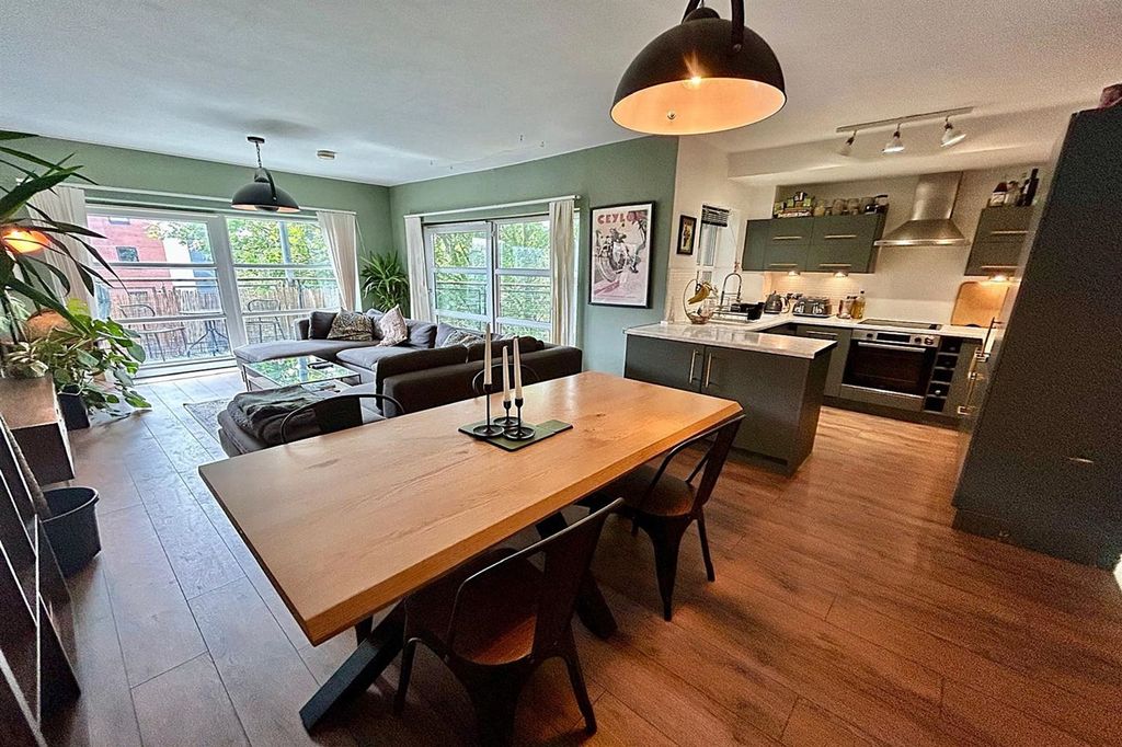 Property photo 2 of 16 (Main)