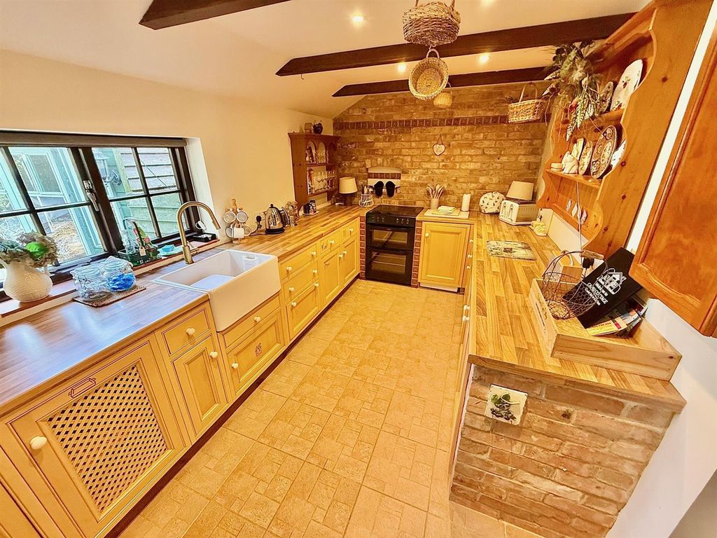 Property photo 2 of 21 Kitchen