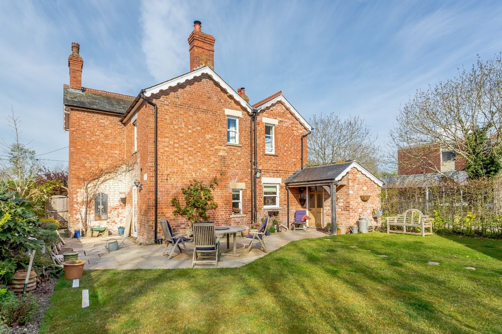 Property photo 1 of 18 Picture No. 02