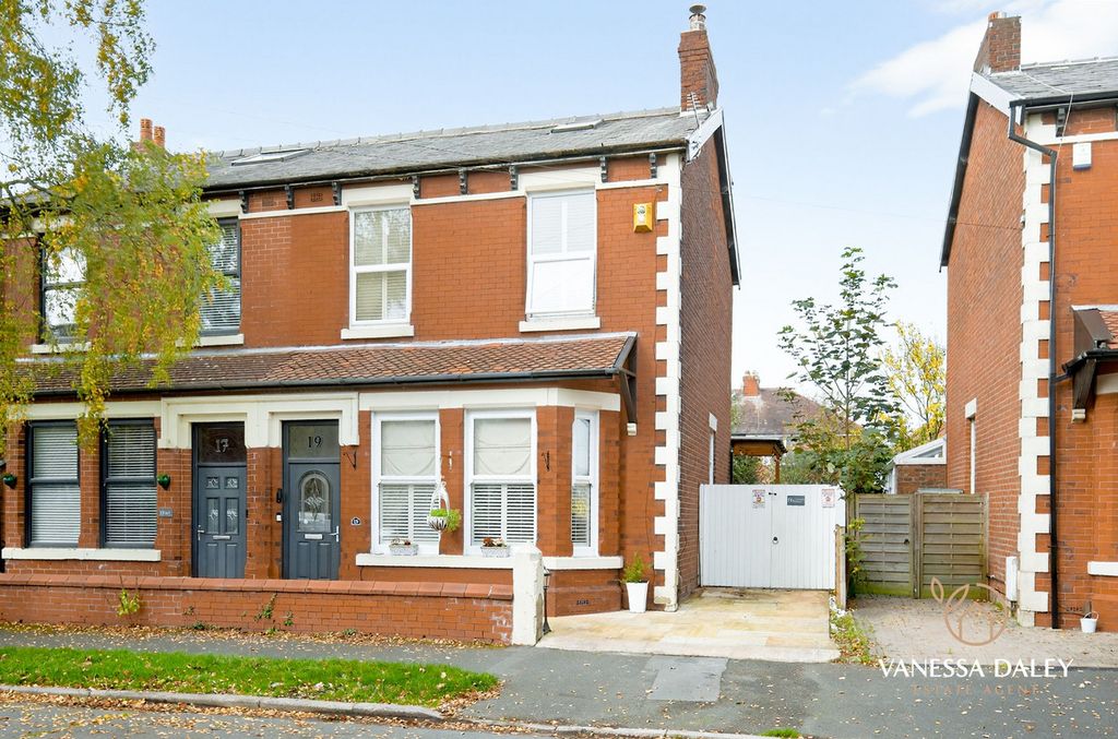 Property photo 1 of 50