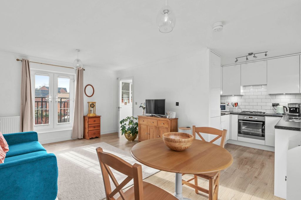 Property photo 2 of 8