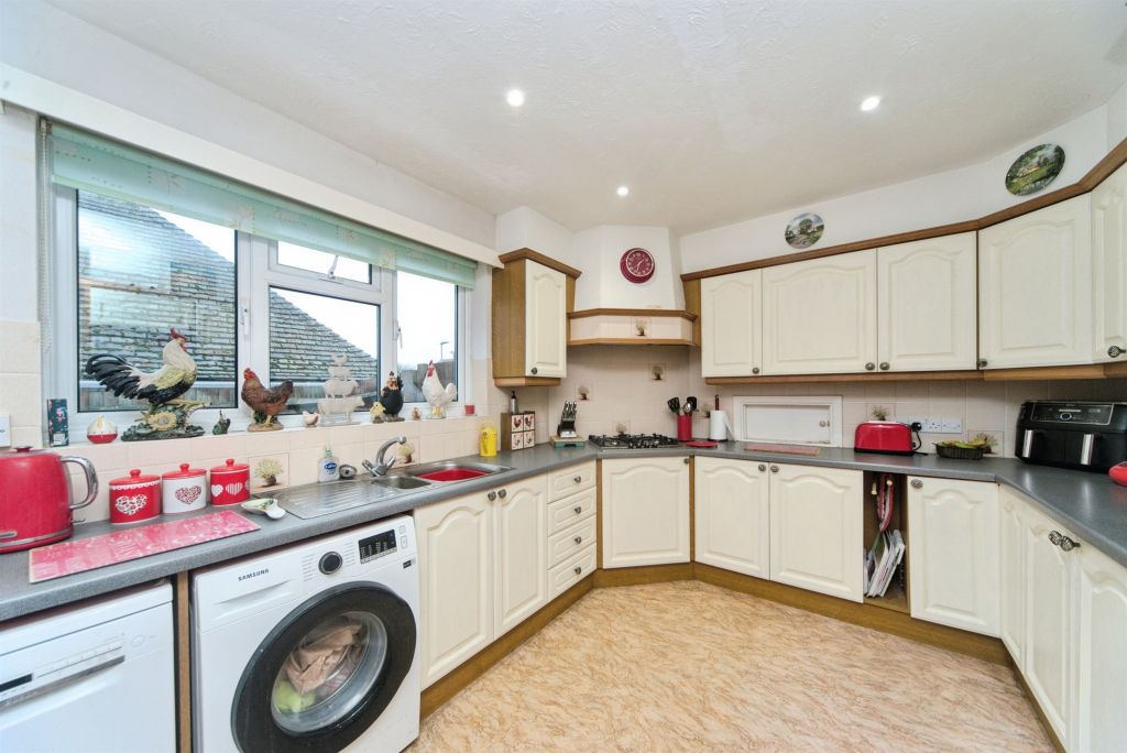 Property photo 3 of 16