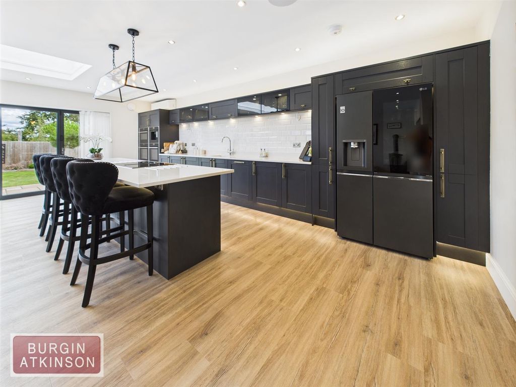 Property photo 2 of 43 Cam01619G0-Pr0151-Still027.Jpg