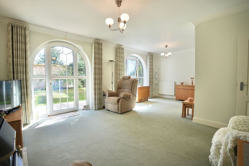 Property photo 2 of 26