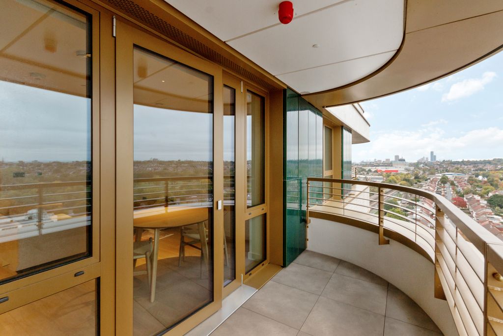 Property photo 2 of 17