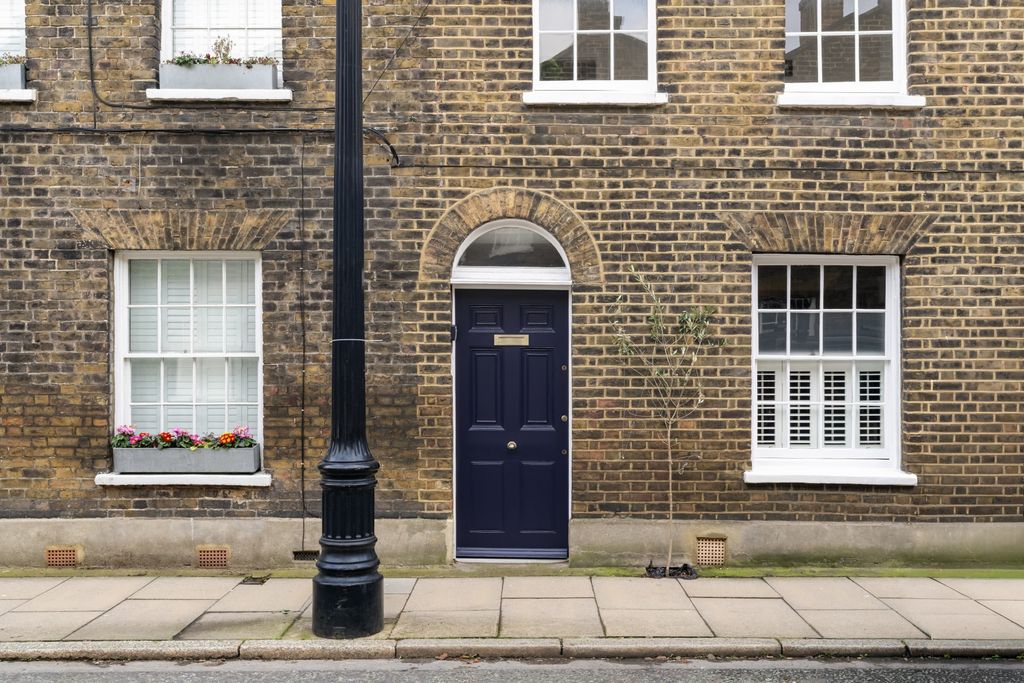 Property photo 2 of 18