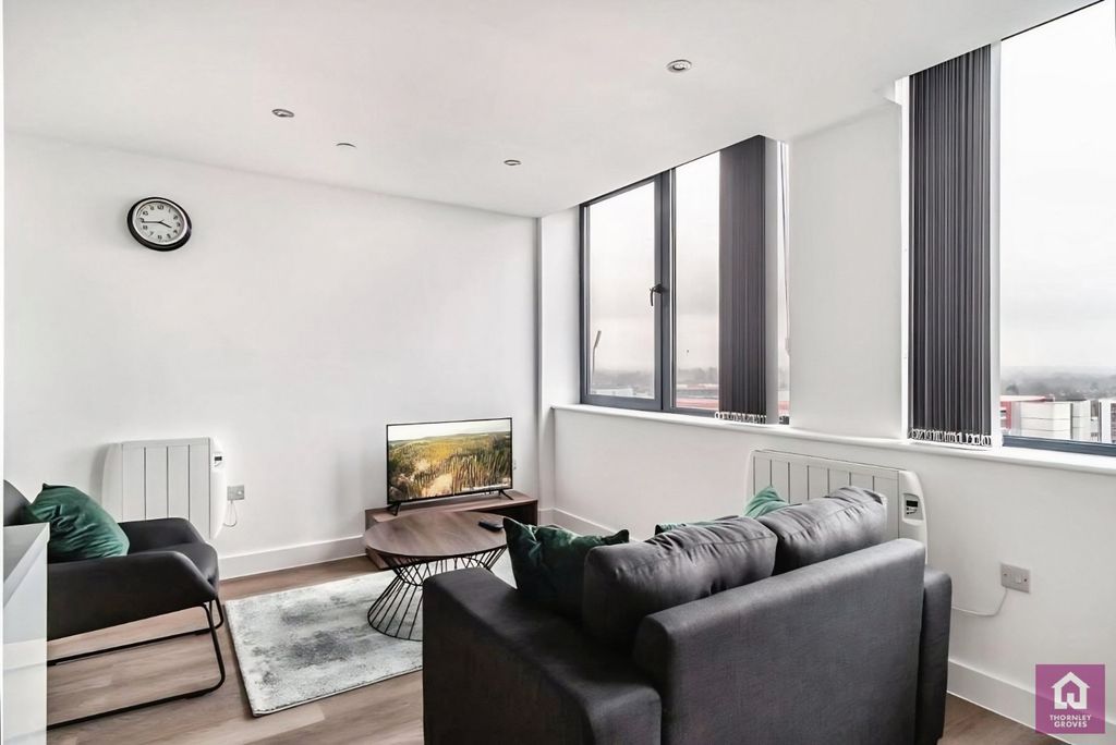 Property photo 2 of 18 Picture No. 33