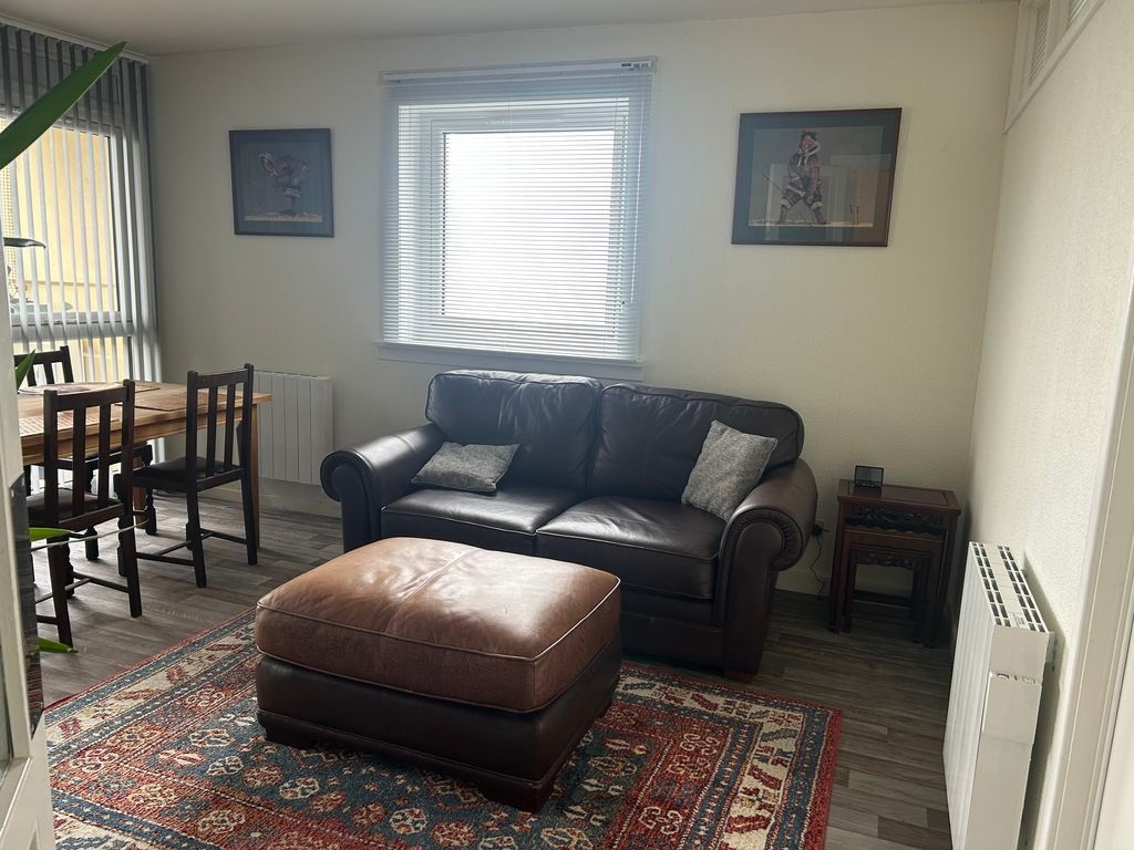 Property photo 3 of 19 Lounge