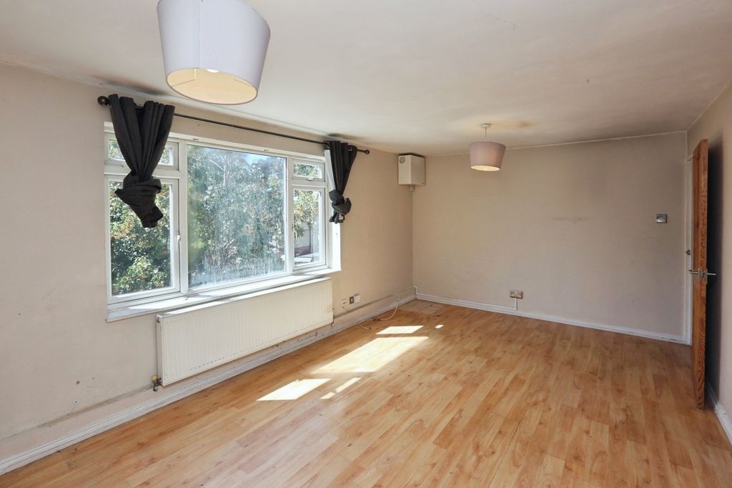 Property photo 3 of 16 Pbox-Img.Jpg