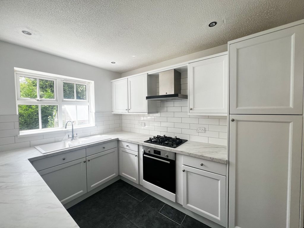 Property photo 2 of 13 Kitchen