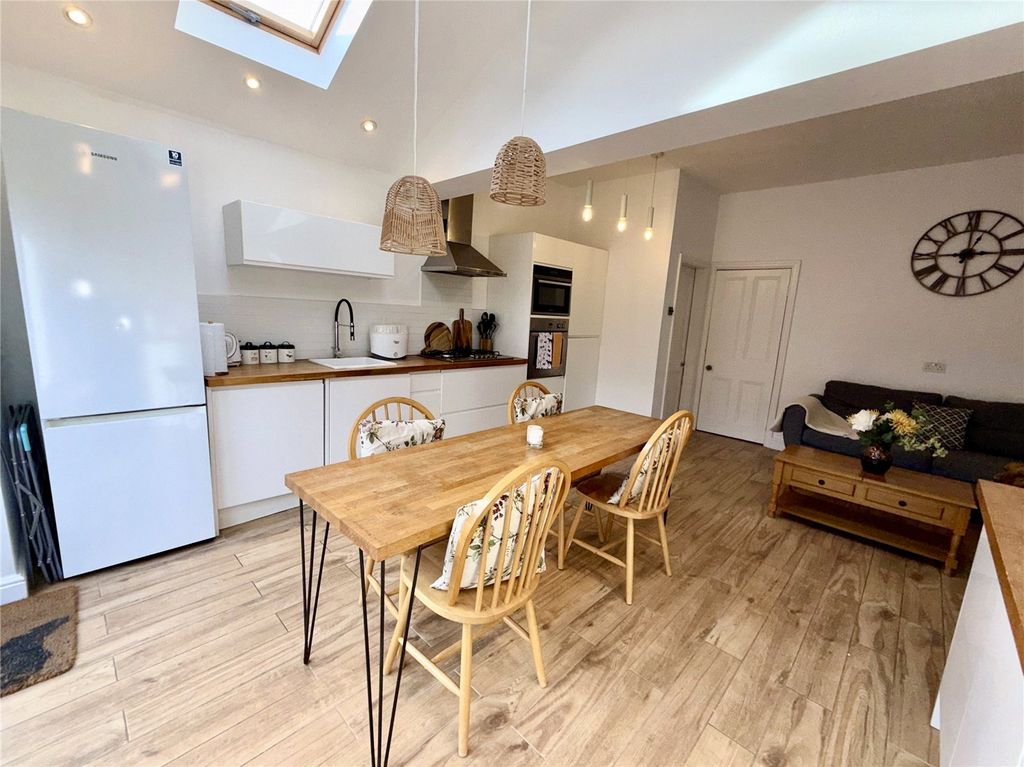 Property photo 2 of 11 Picture No. 33