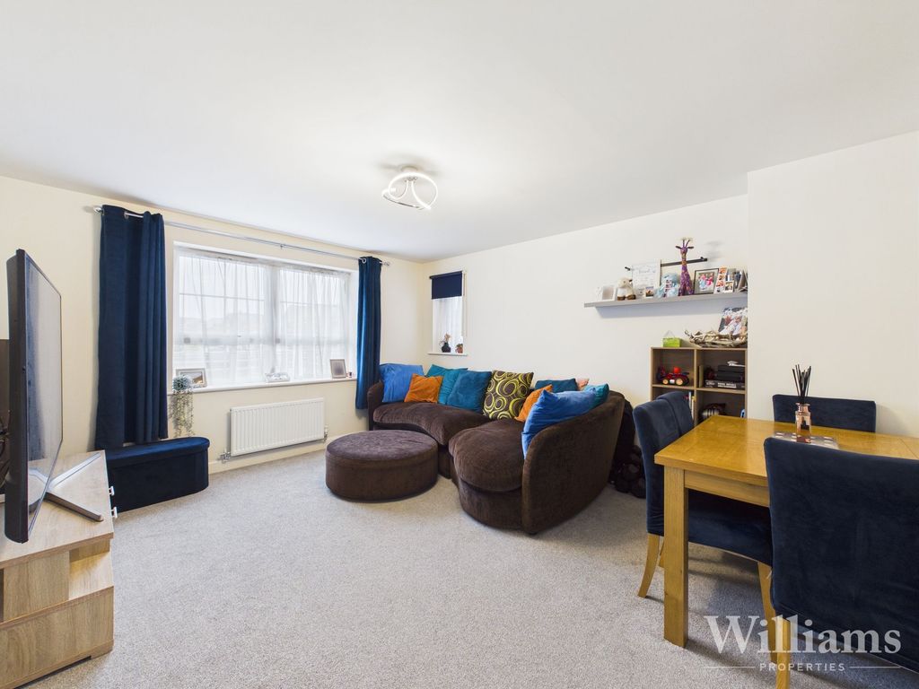 Property photo 3 of 12