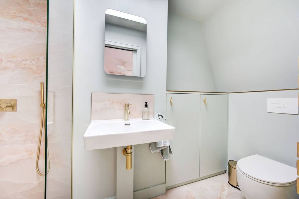 Property photo 3 of 26