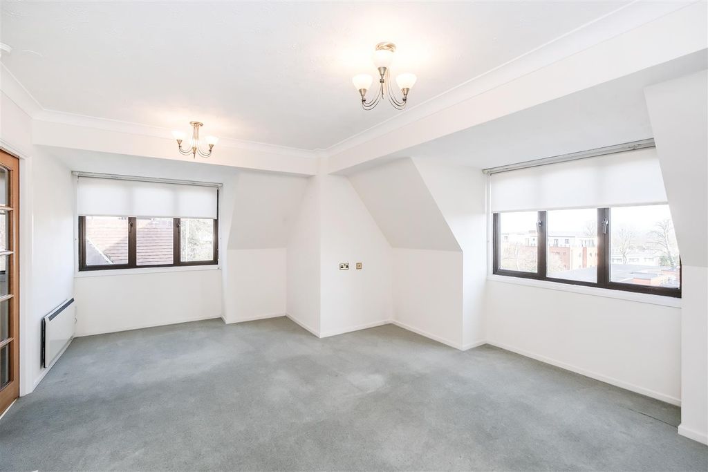 Property photo 2 of 20 40 Manor Court Lodge-10.Jpg