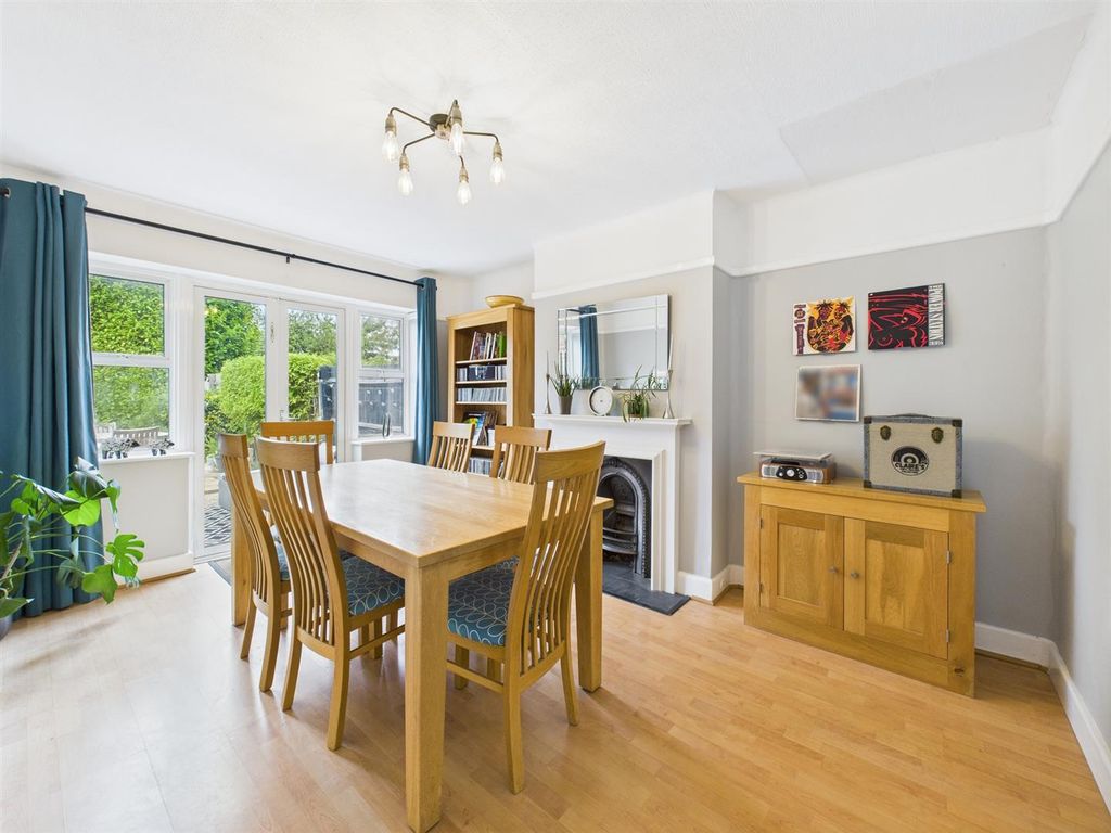 Property photo 3 of 20 Cam04907G0-Pr0258-Still011.Jpg